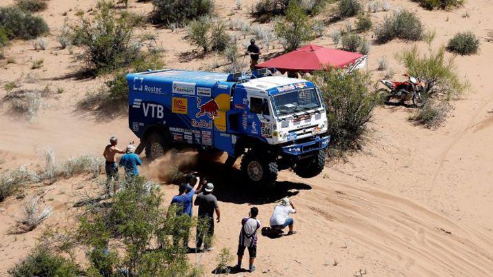 Nikolaev aprovechoacute el abandono de Villagra y gritoacute campeoacuten en camiones