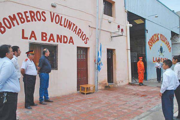 Bomberos Voluntarios La Banda celebroacute sus 45 antildeos de servicio