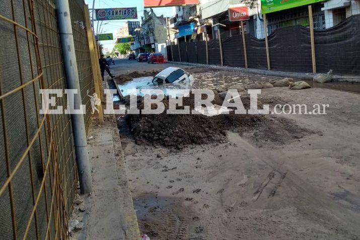 Cerca del mediodía de hoy fue extraído el vehículo que tuvo un accidente de trnsito en calle Pellegrini