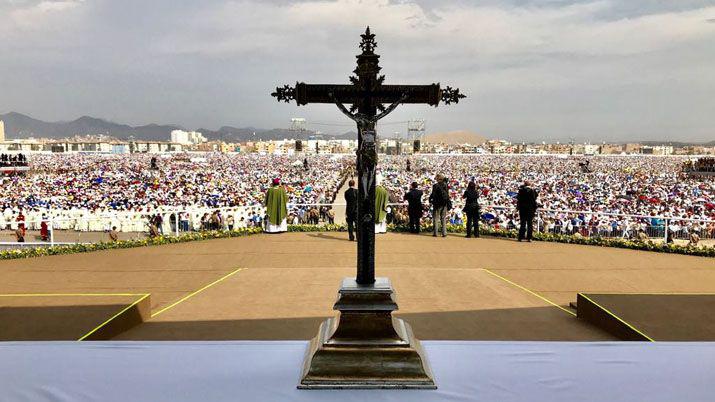 El papa Francisco se despidioacute de Peruacute con una multitudinaria misa