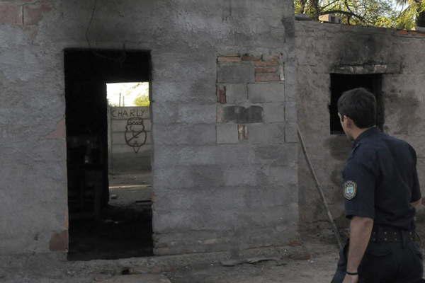 Incendio consumioacute bienes de una casa deshabitada 