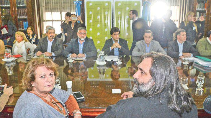 Claacuteusula gatillo la batalla que se viene