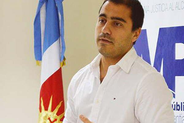 Cansada de la violencia intentoacute ahorcarse en su casa