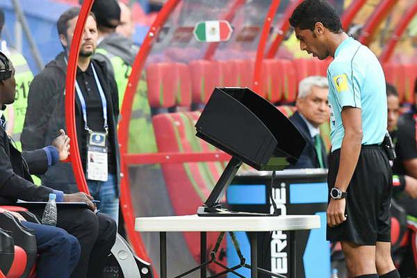 La Fifa pretende utilizar el VAR en el Mundial de Rusia 