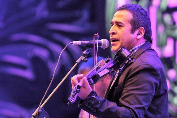 Garnica puso de pie a todo Cosquiacuten