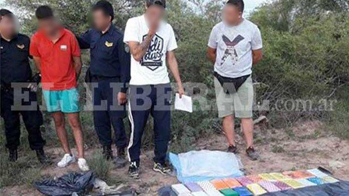 En un control vial la Policiacutea secuestroacute 40 kilos de cocaiacutena