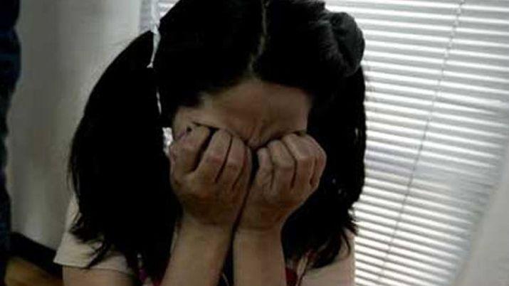 Manoseoacute los pechos a su sobrina y le ofrecioacute 10 para que no lo delate