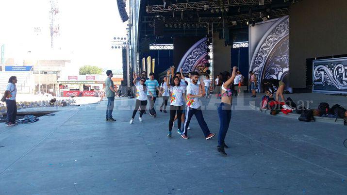 Esta noche se presenta la delegacioacuten santiaguentildea en Cosquiacuten