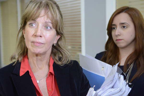 Peleoacute con su mujer por negarse al sexo y a modo de castigo fingioacute suicidio con saacutebana