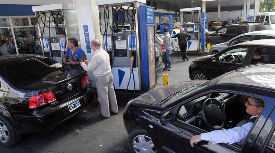 YPF aumentoacute casi 5-en-porciento- los precios de los combustibles