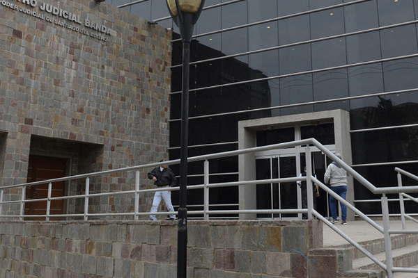 Camionero acusado de violar a su nieta seguiraacute preso hasta el juicio oral  