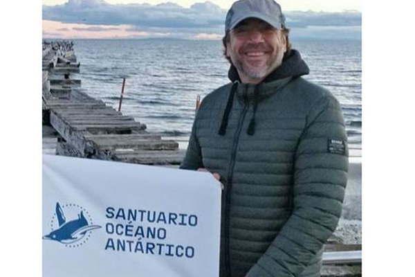 Javier Bardem muestra su compromiso ecologista con el viaje que inicia por la Antaacutertida junto a Greenpeace 