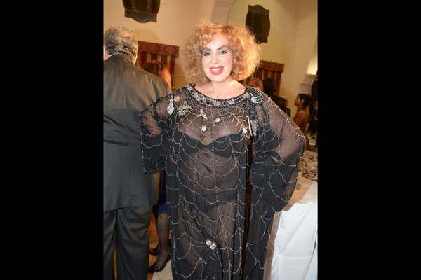 La vedette Beatriz Salomoacuten sumoacute su voz de apoyo a Tristaacuten