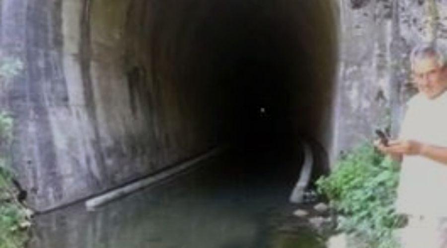 Video- santiaguentildeos aterrados por ruidos extrantildeos en un tuacutenel