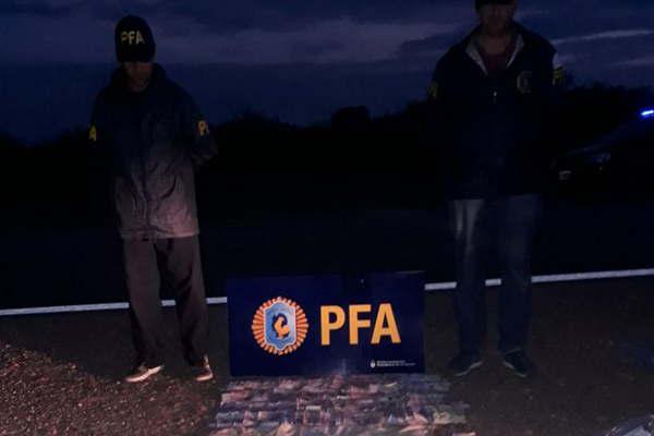Detienen a cordobeses que viajaban con maacutes de medio milloacuten de pesos por la Ruta 6