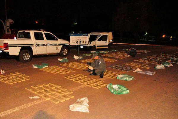 Secuestran maacutes de 850 kilos de marihuana  en Corrientes Formosa y Entre Riacuteos