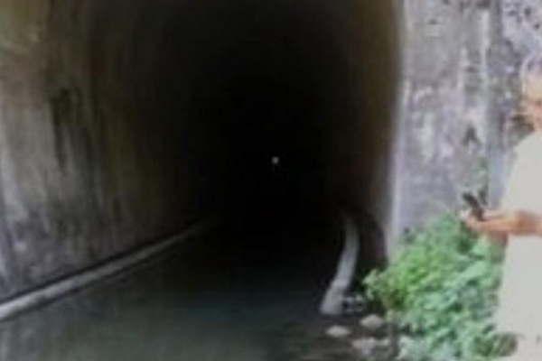 Santiaguentildeos aterrados por ruidos e imaacutegenes en un tuacutenel abandonado que conecta Tucumaacuten con Catamarca