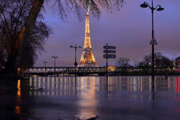 Inundacioacuten amenaza al museo del Louvre
