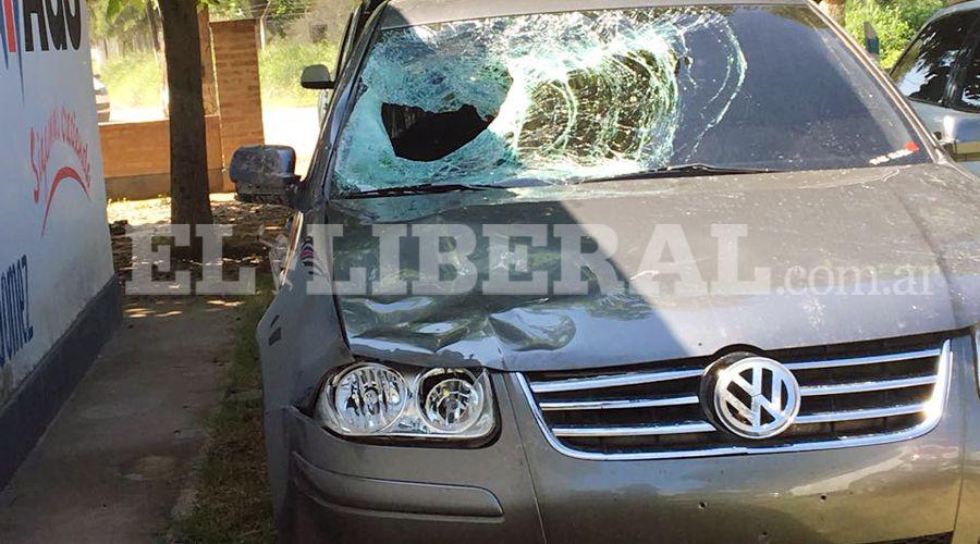 Embistioacute a una familia que caminaba por la ruta y murioacute una joven