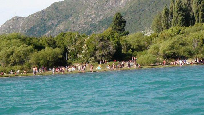 Intentoacute rescatar a su hijo en el riacuteo y murioacute ahogado