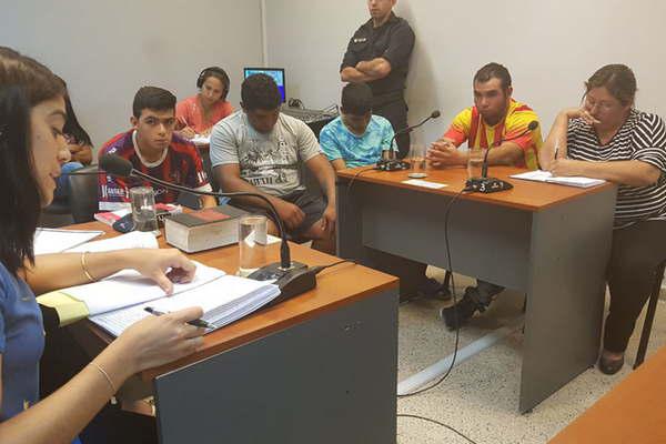 Quince diacuteas de detencioacuten para santafecinos por asalto a Grido