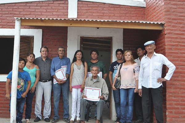 El gobierno provincial entregoacute viviendas sociales en San Justo