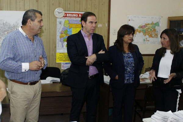 Fuentes supervisoacute avance en Rentas de la emisioacuten on line de boletas