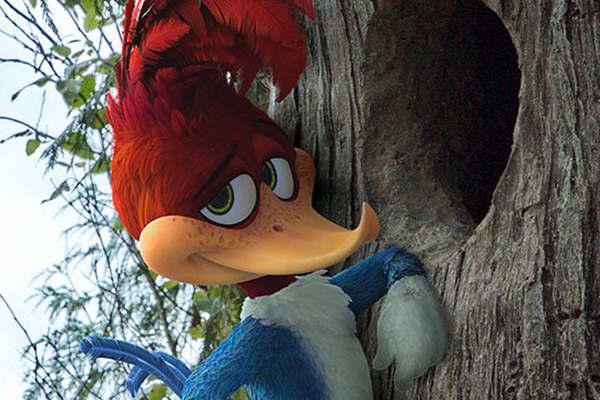 Un Paacutejaro Loco anda suelto en los cines  