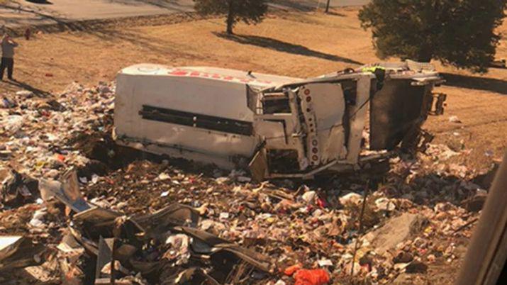 Un tren que llevaba congresistas chocoacute contra un camioacuten