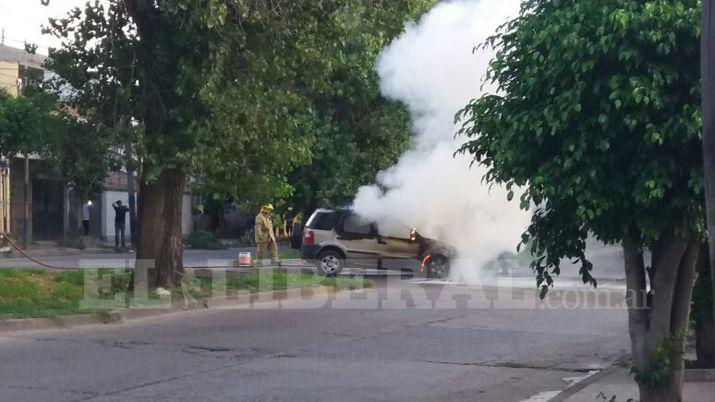 VIDEO Paacutenico por el incendio de una camioneta