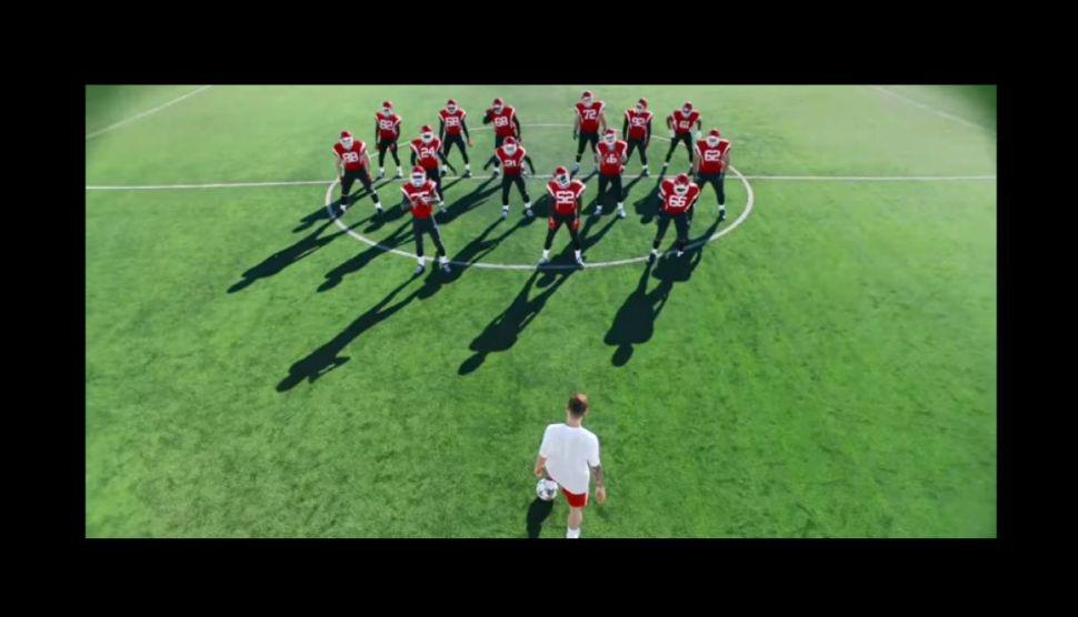 Viral- Messi gambeteo a 24 jugadores de fuacutetbol americano