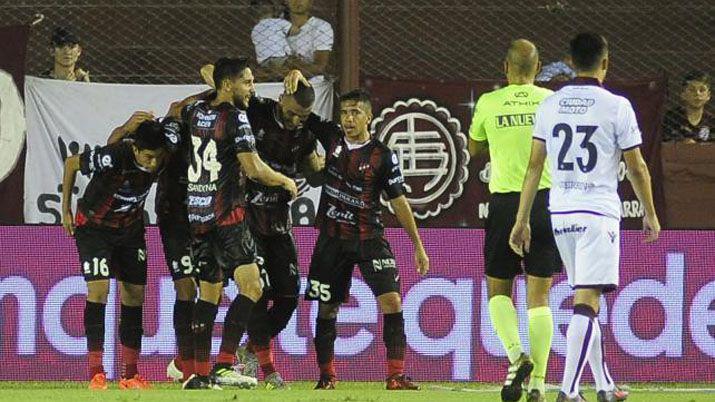 Patronato y Godoy Cruz empataron sin goles en Paranaacute
