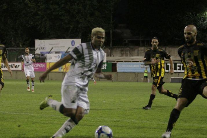 El Aurinegro santiagueño igualó sin goles en Buenos Aires
