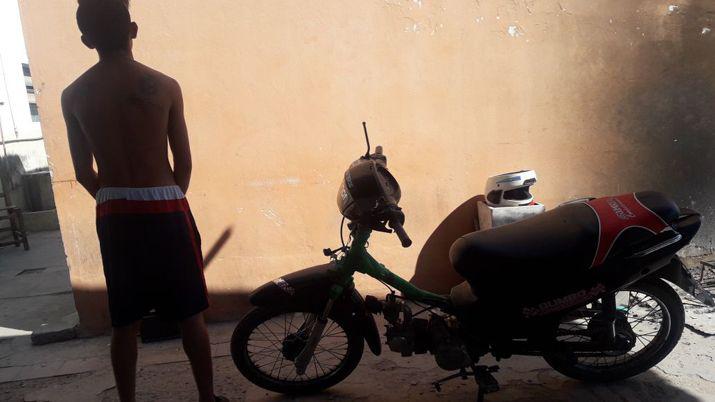 Robaron una moto a un camionero y terminaron detenidos