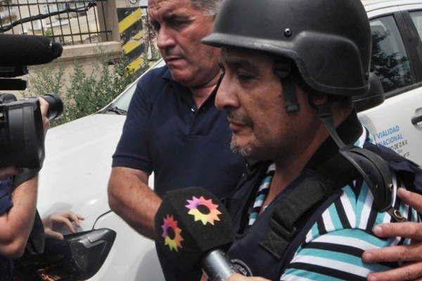 Encuentran 423 mil doacutelares a un sindicalista