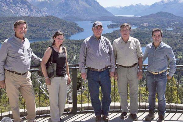 Entre oficial y recreativa Tillerson inicioacute su visita a la Argentina en Bariloche