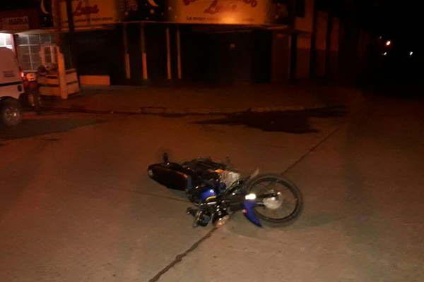 Un motociclista resultó con fractura de cr�neo tras derrapar