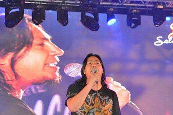 Claudio Acosta presentoacute su Herencia y rezabaile