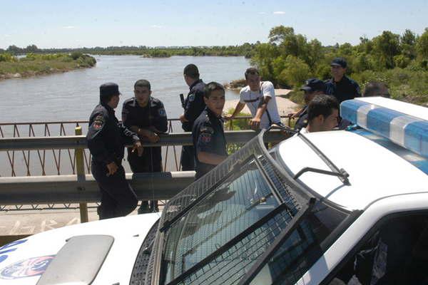 Madre hija y sobrina fueron arrastradas por aguas del riacuteo Dulce en liacutemite de Salavina con Avellaneda