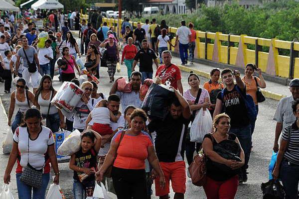 Colombia descarta cerrar su frontera ante la migracioacuten de venezolanos