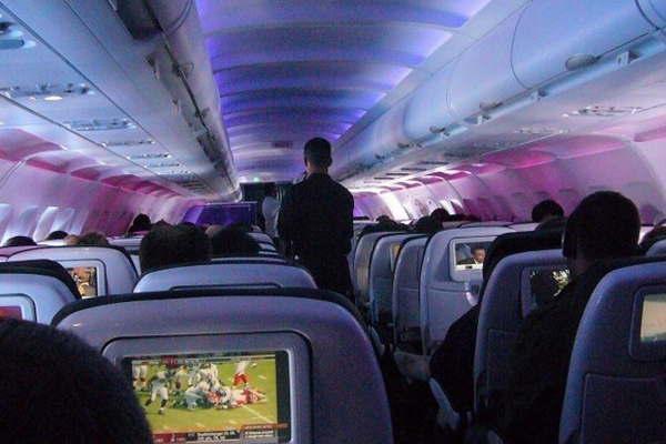 Advierten que viajar en avioacuten muchas horas eleva el riesgo de sufrir un ACV