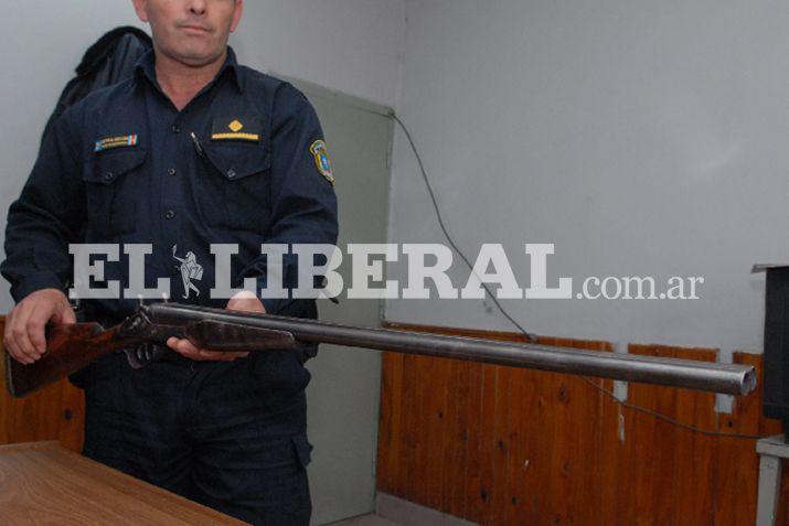 Las autoridades policiales procedieron al secuestro del arma de fuego