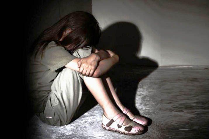 La joven madre señaló que no denunció antes el hecho debido a que su padre la mantenía amenazada