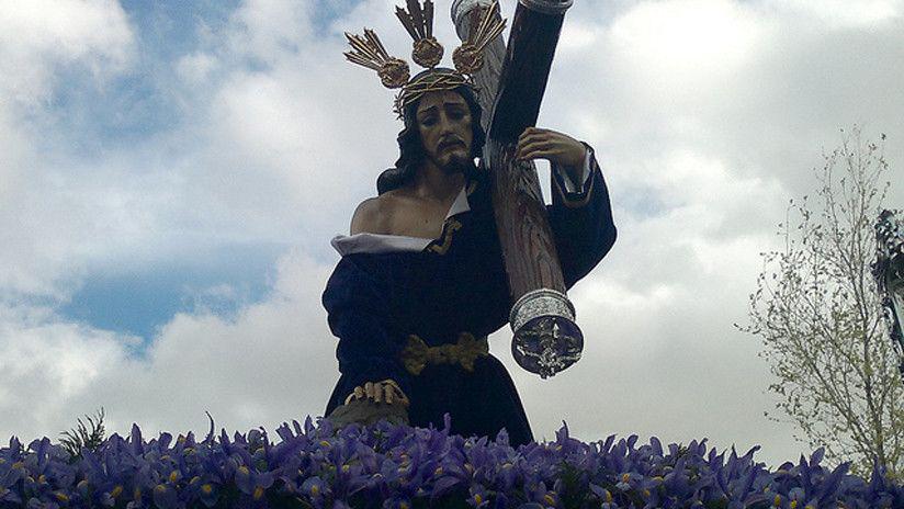 Multado por poner su cara en una imagen de Cristo