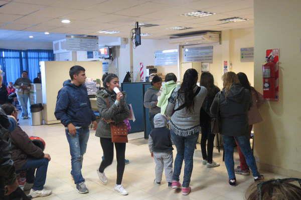 Trabajadores de la Anses seguiraacuten de paro y no atenderaacuten hoy al puacuteblico en consonancia con una marcha nacional 