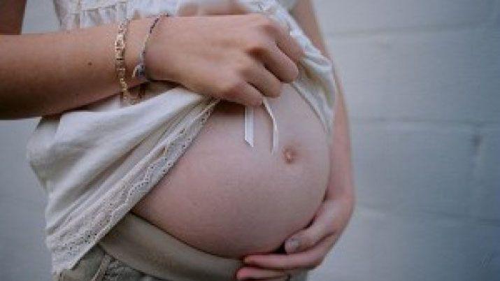 Denuncioacute que su exmujer le pegoacute a su hija embarazada de tres meses