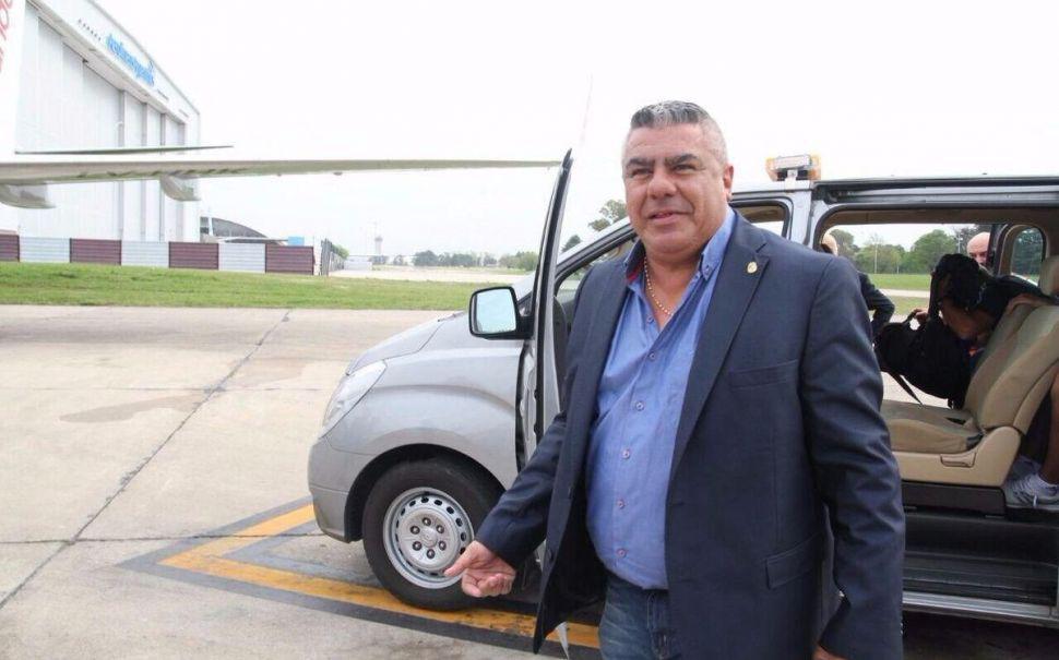 Arriboacute a Santiago el presidente de la Afa Chiqui Tapia