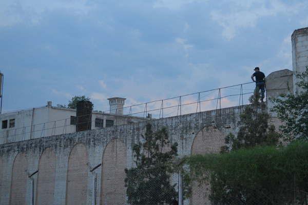 Contratoacute a una menor de 13 antildeos para que le limpie la pensioacuten y la terminoacute ultrajando sexualmente