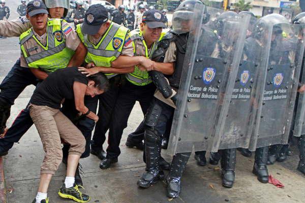 Corte internacional examina a Venezuela por excesos policiales