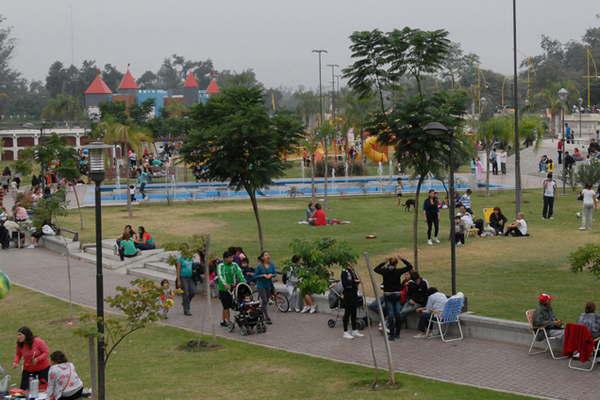 En vacaciones invitan  a los santiaguentildeos a visitar el Parque Temaacutetico